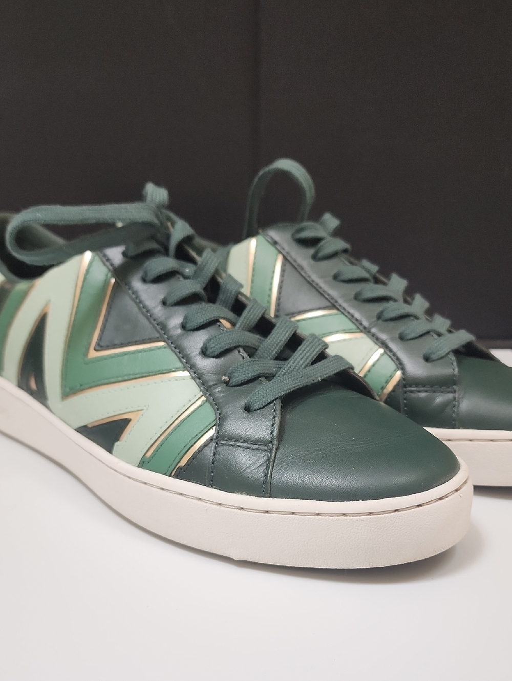 Michael Kors Women's Green Leather Low-Top Sneakers Size 9m